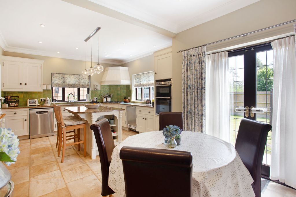 Property photo 2 of 23