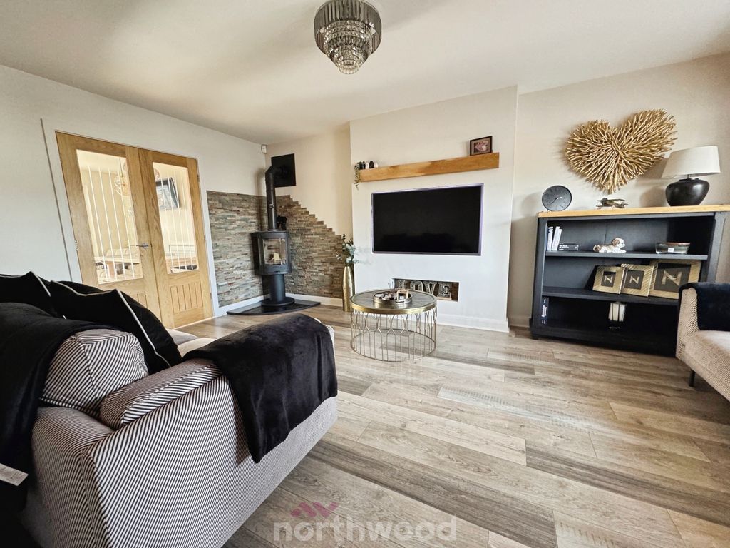 Property photo 3 of 25