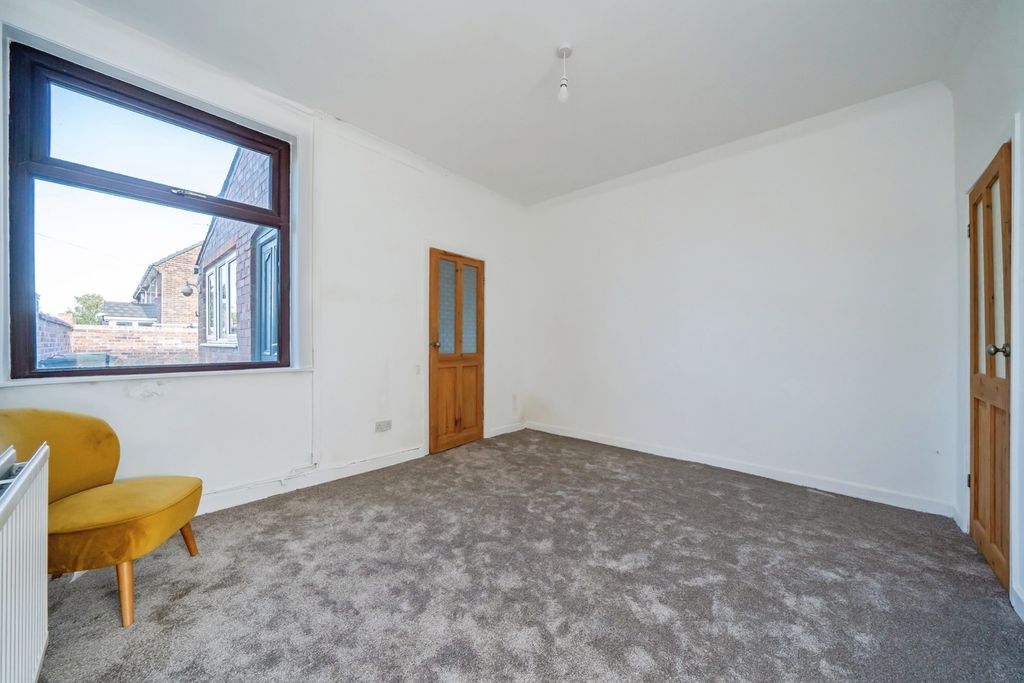 Property photo 3 of 10 Dining Room
