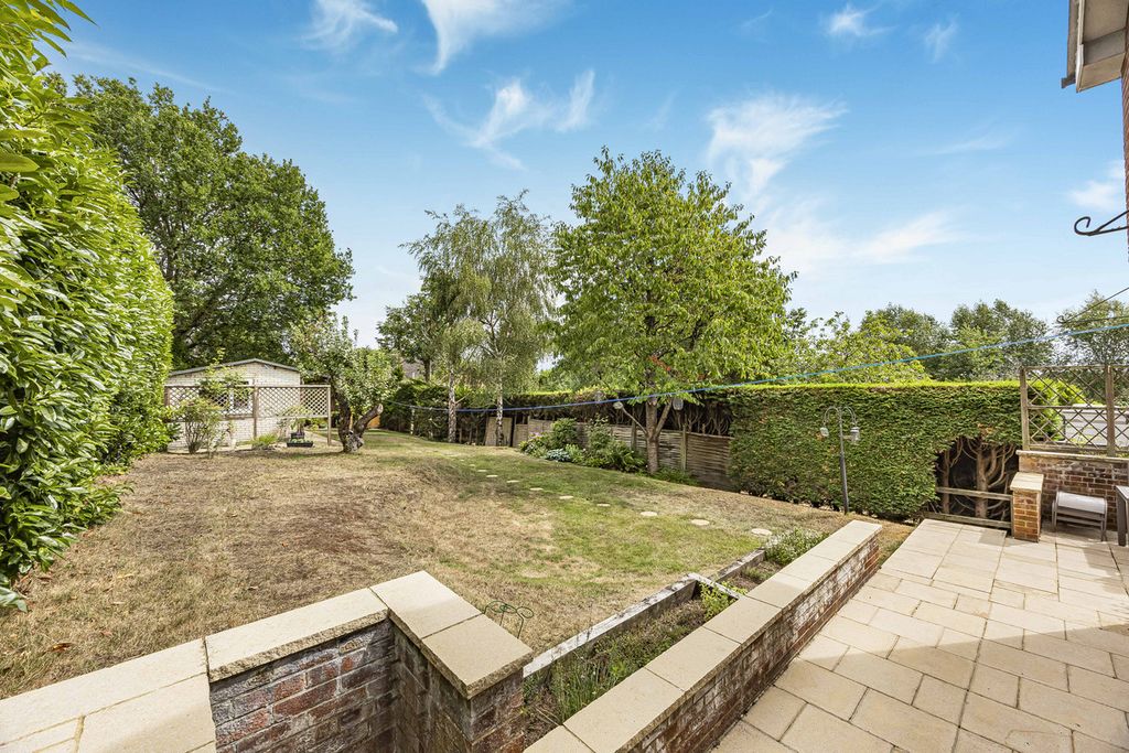 Property photo 2 of 33