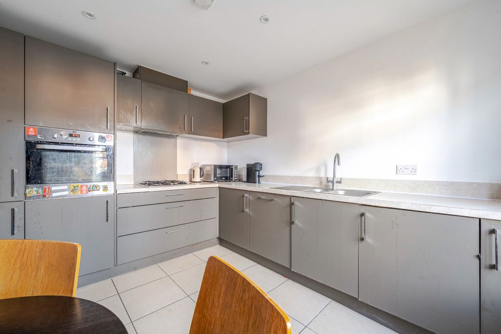 Property photo 2 of 10 Kitchen