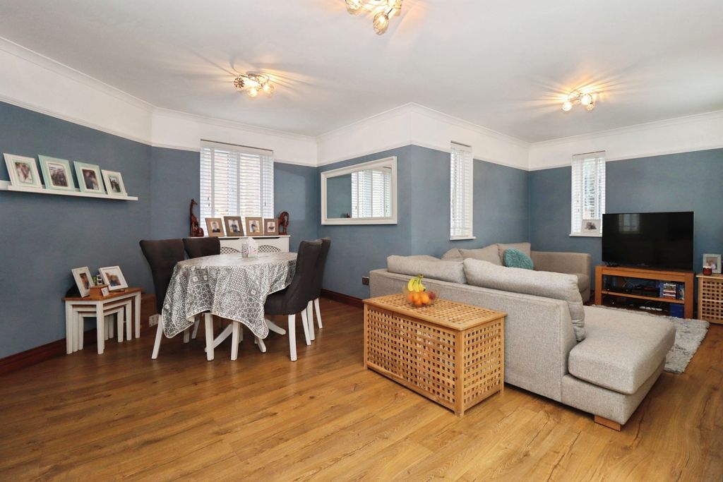 Property photo 3 of 18 Pbox-Img.Jpg