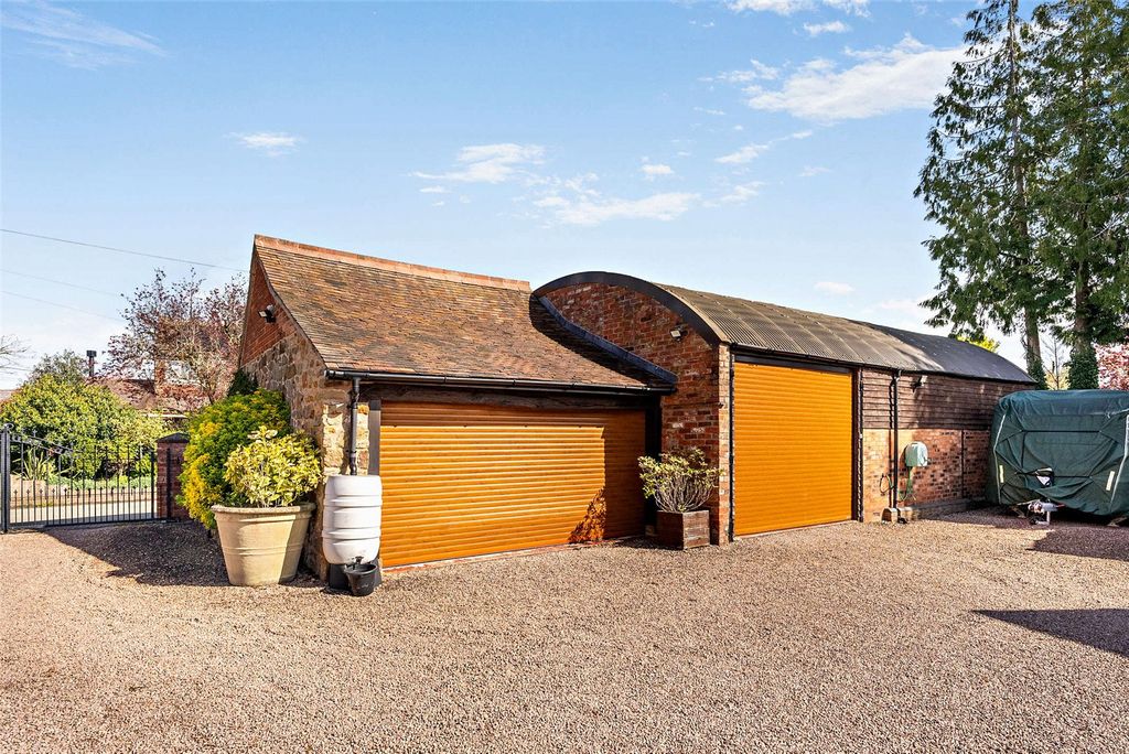 Property photo 3 of 31 Outbuildings