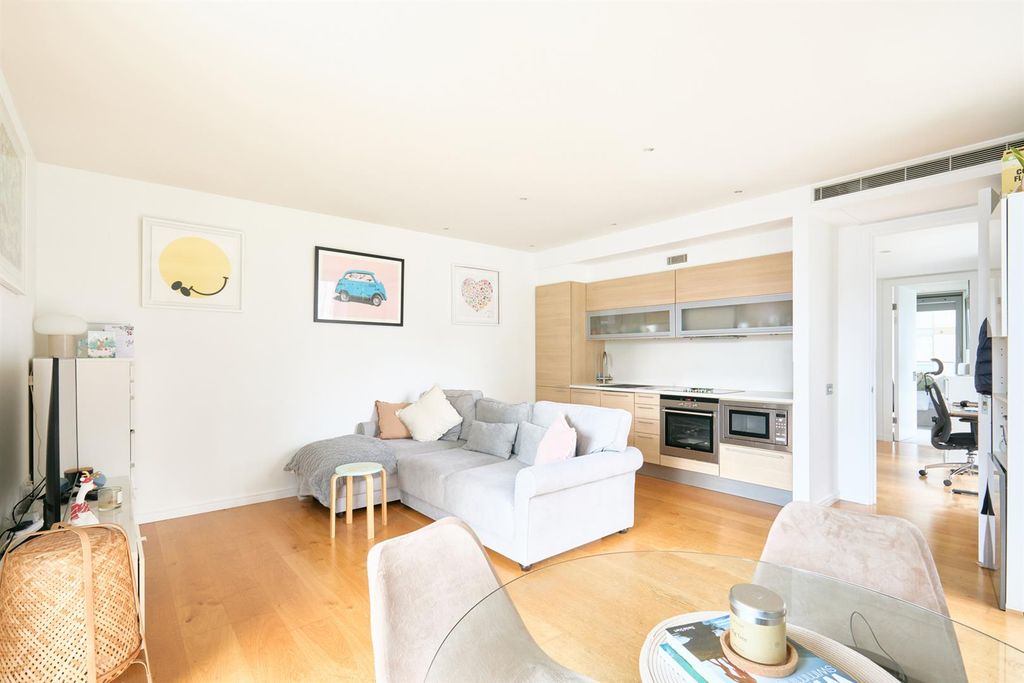 Property photo 2 of 25