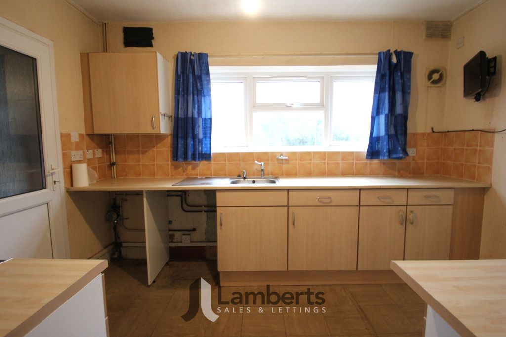 Property photo 2 of 19 Kitchen