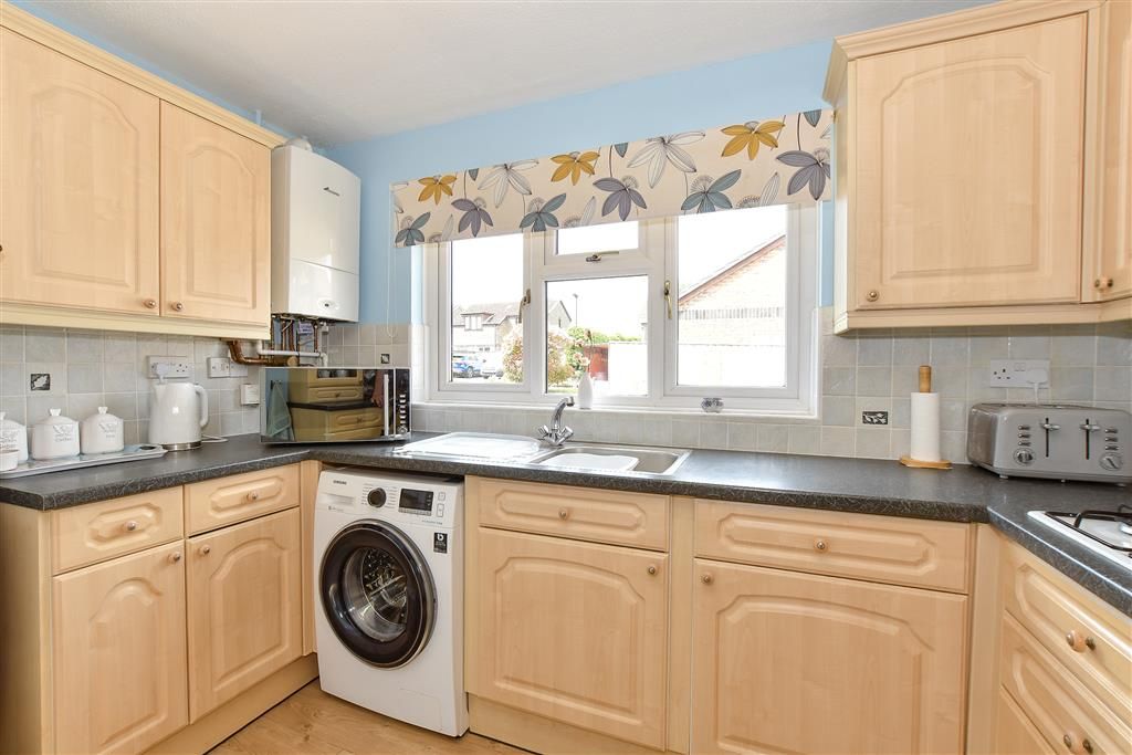 Property photo 1 of 11 Kitchen