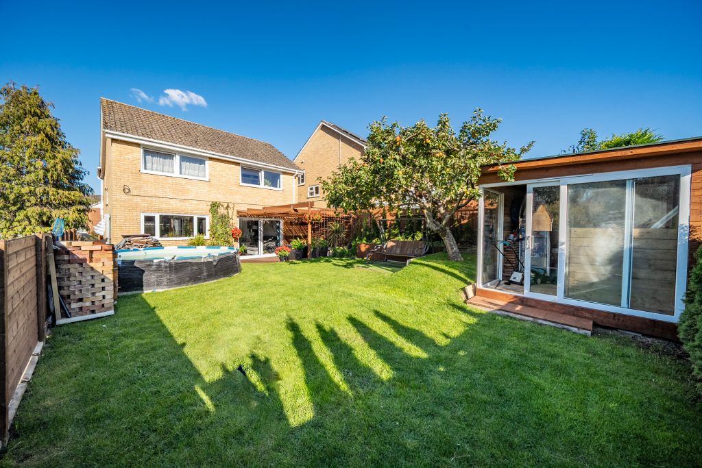 Property photo 2 of 27