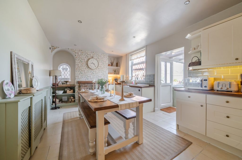 Property photo 3 of 28 1498546-3-6A69Cba614A60