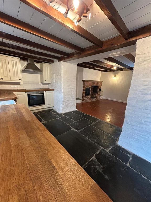 Property photo 3 of 15 9853.Jpg