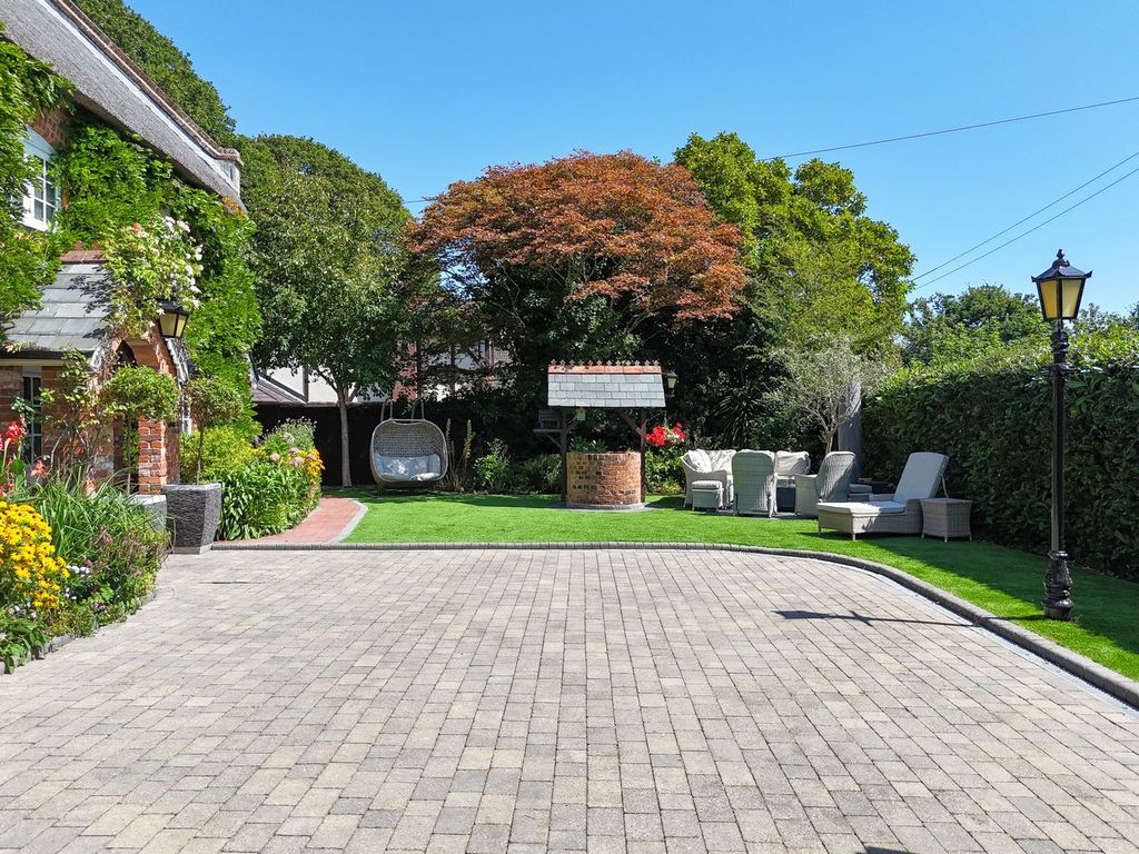 Property photo 3 of 27