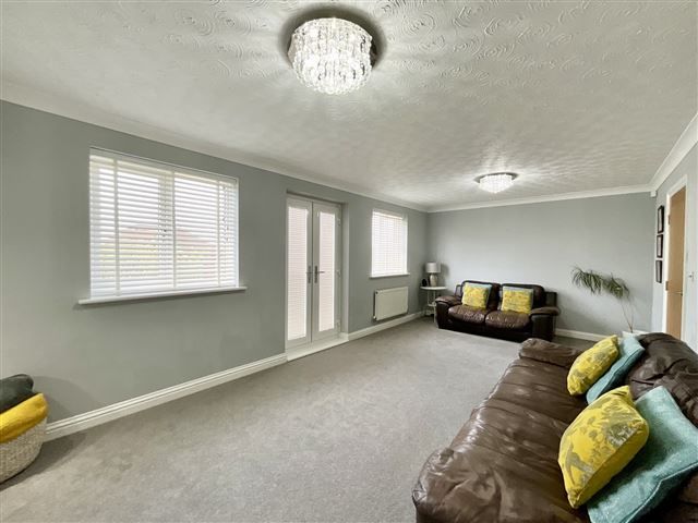 Property photo 3 of 21 Lounge