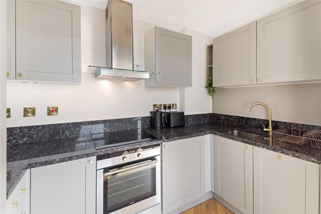 Property photo 3 of 21 Picture No. 17