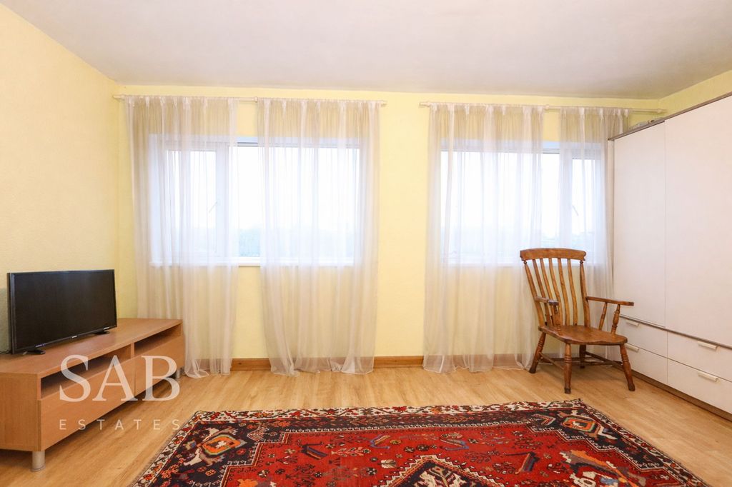 Property photo 1 of 3