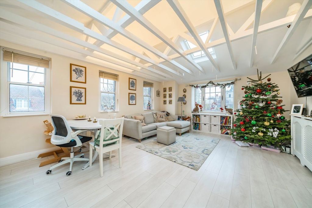 Property photo 3 of 8