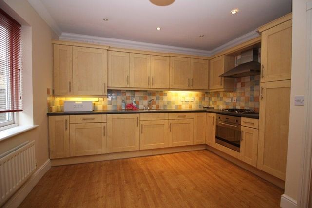 Property photo 3 of 9 Kitchen