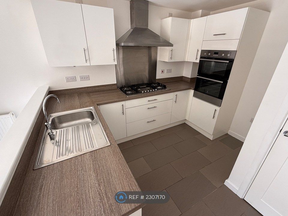 Property photo 2 of 11 Kitchen