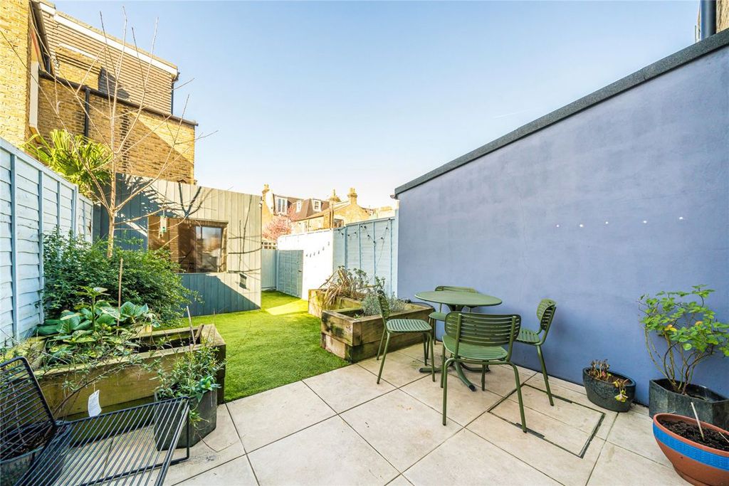 Property photo 2 of 19