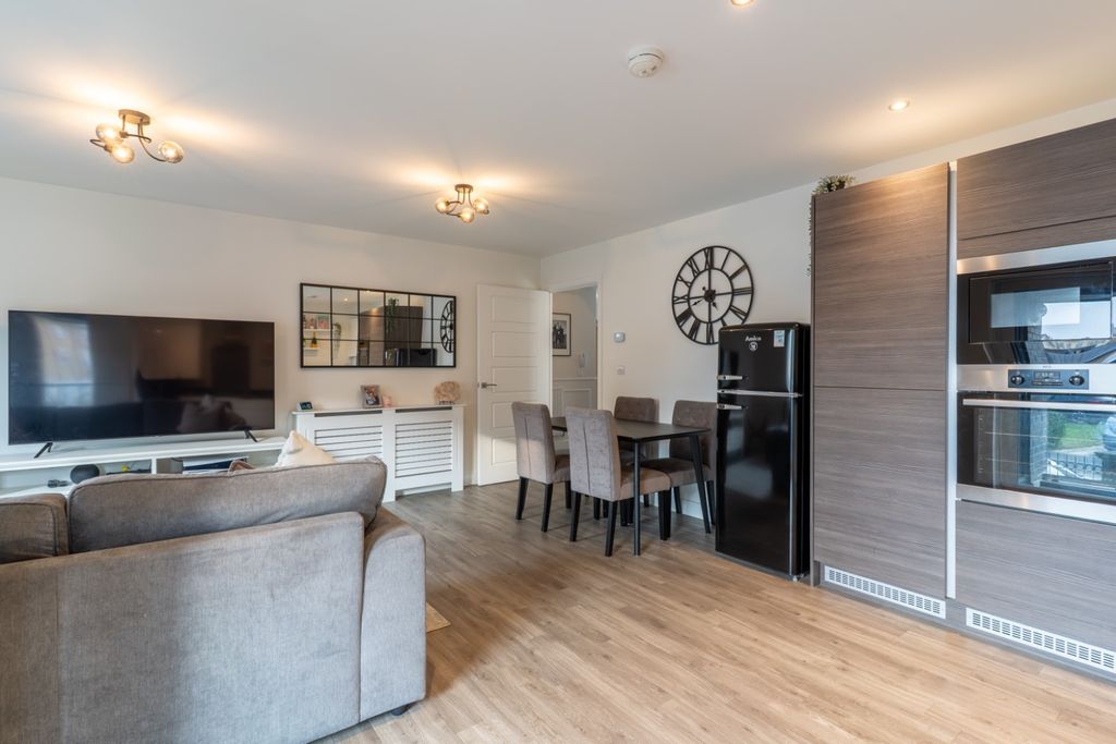 Property photo 3 of 18 4394495