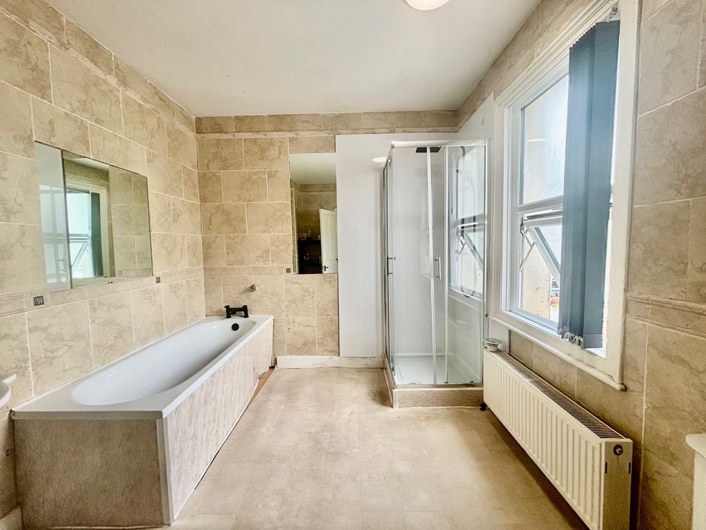 Property photo 3 of 4