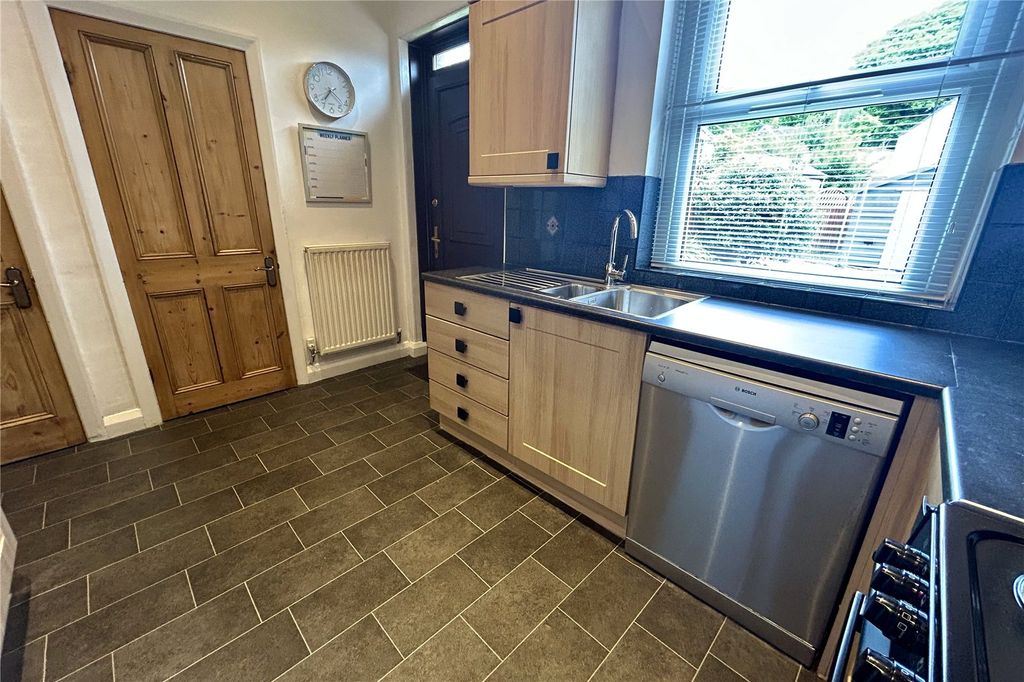 Property photo 3 of 17 Kitchen