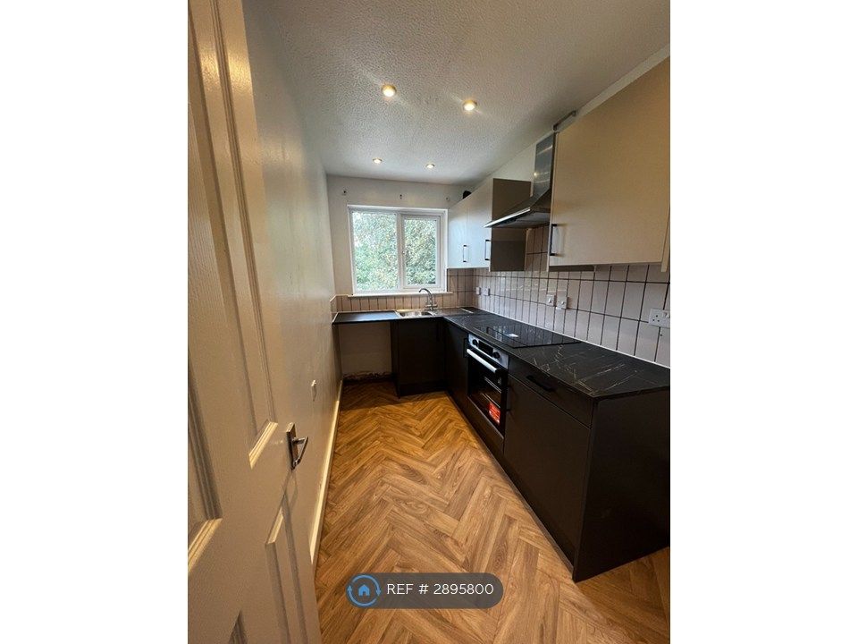 Property photo 1 of 4 Kitchen