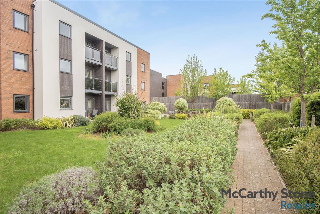 Property photo 1 of 21 8686992-Exterior04.Jpg