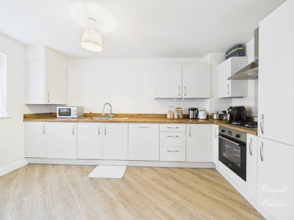 Property photo 3 of 13 Cam02127G0-Pr0351-Still003