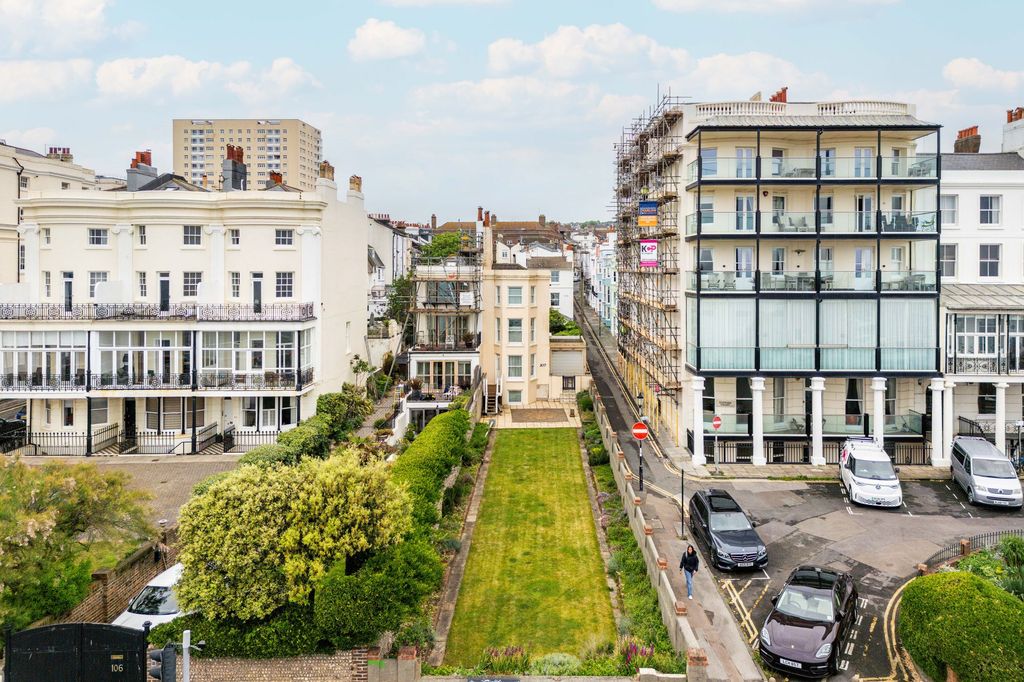 Property photo 3 of 18