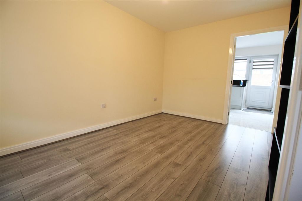 Property photo 2 of 11 Lounge..Jpg