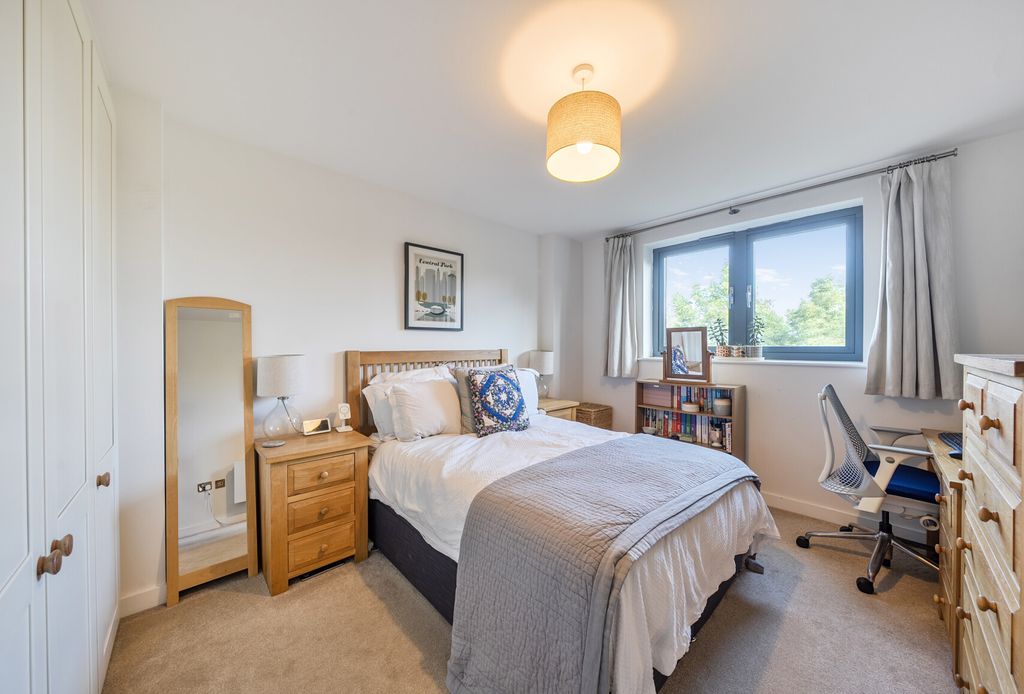 Property photo 2 of 11 1346462-1-68B09Ab...