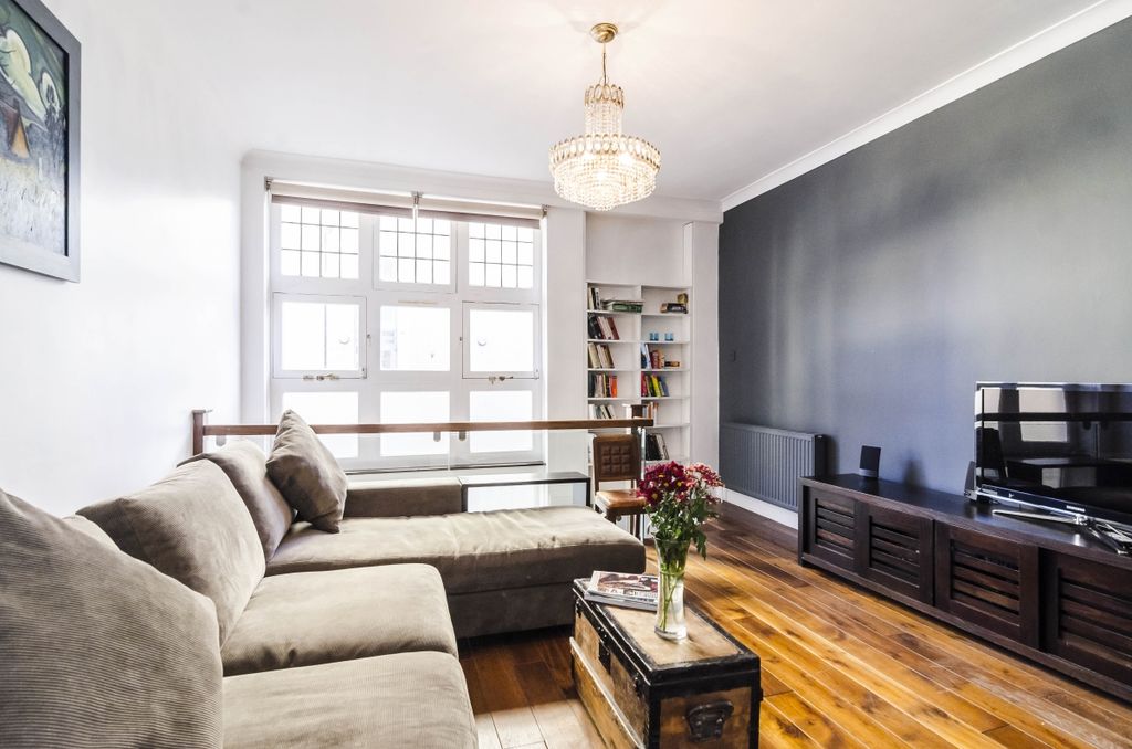 Property photo 3 of 10 Wenlock Street