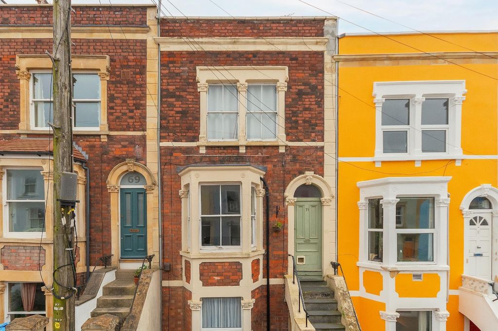 Property photo 2 of 26 7R1Stn - External C.Jpg