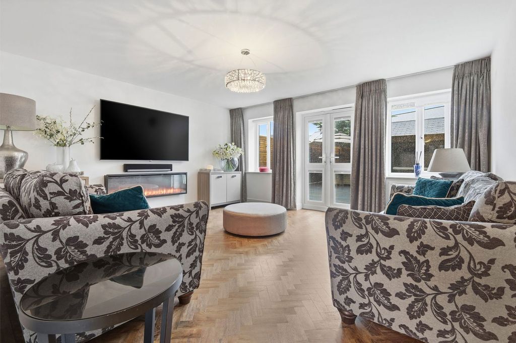 Property photo 2 of 37