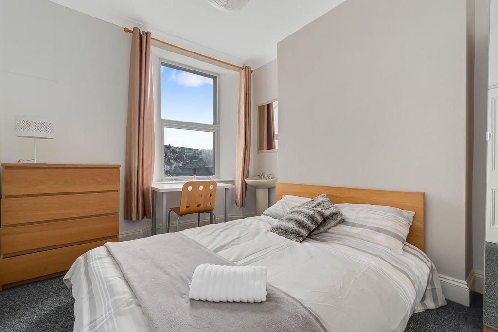 Property photo 2 of 6 46 Ashford Bedroom.Jpg