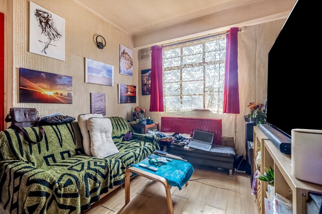 Property photo 2 of 4 Living Room