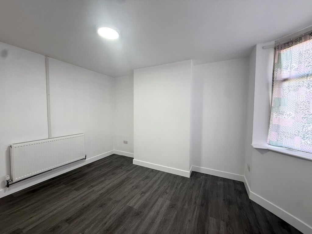 Property photo 3 of 10 Photo 2