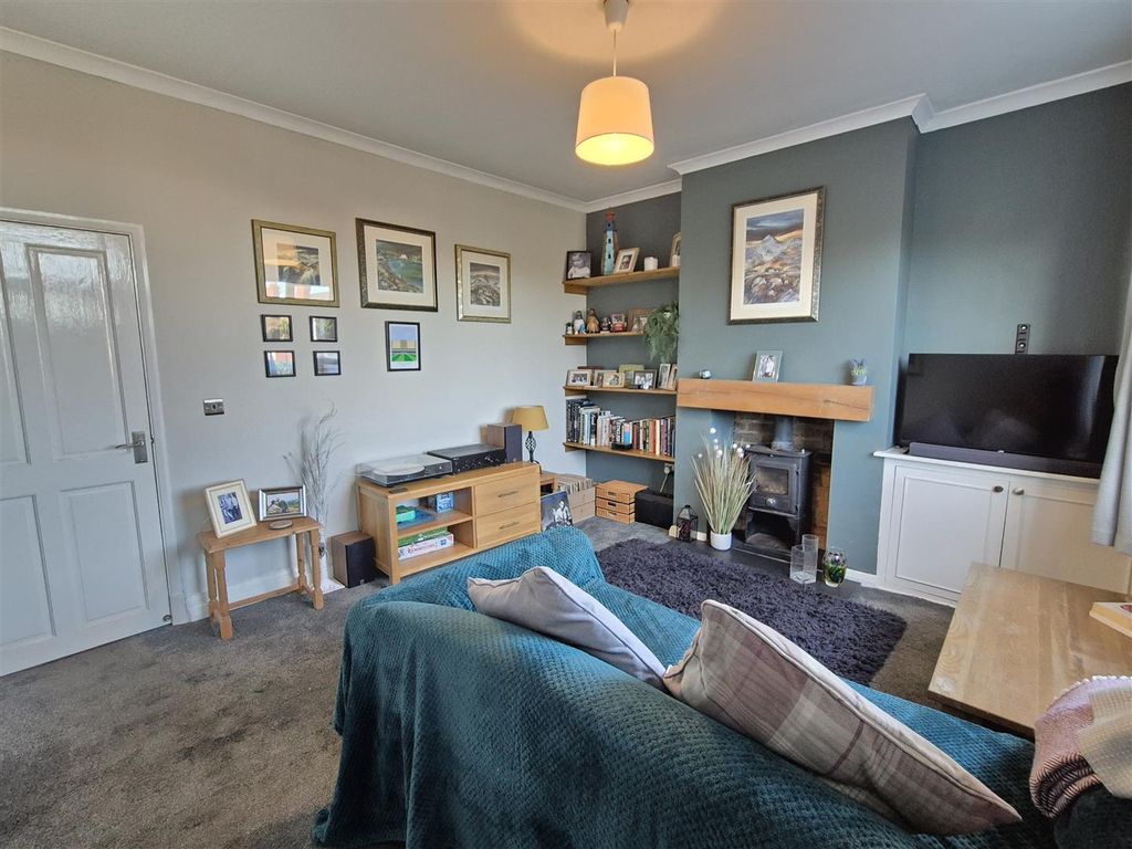 Property photo 3 of 19 Lounge