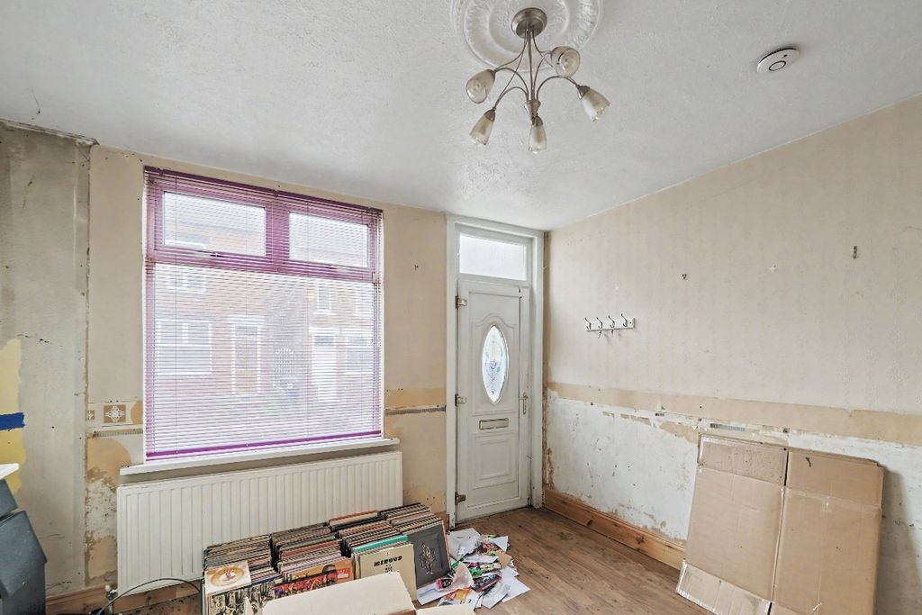 Property photo 3 of 21 127 St Albans Road, Daybrook, Nottinghamshire Ng5 6Gt