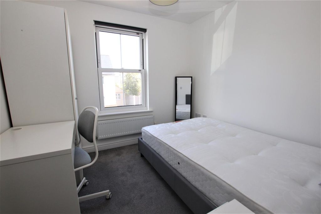 Property photo 2 of 16 Bedroom 3.Jpg