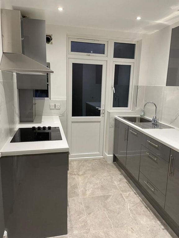 Property photo 3 of 10 Kitchen