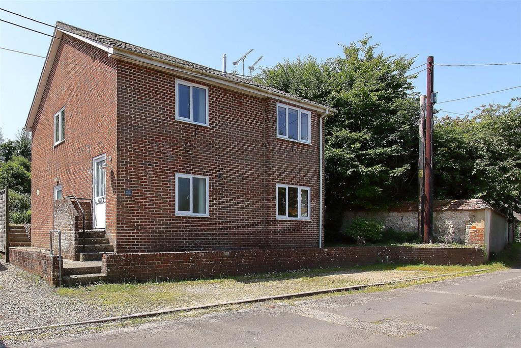 Property photo 1 of 12 Flat 2  Church Road  (1).Jpg