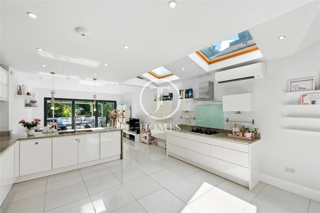Property photo 2 of 13 Picture No. 05