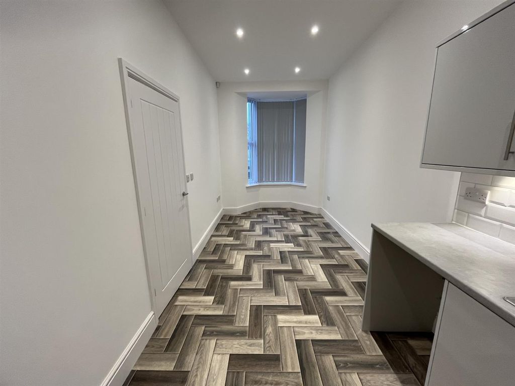 Property photo 2 of 10 Dining Area