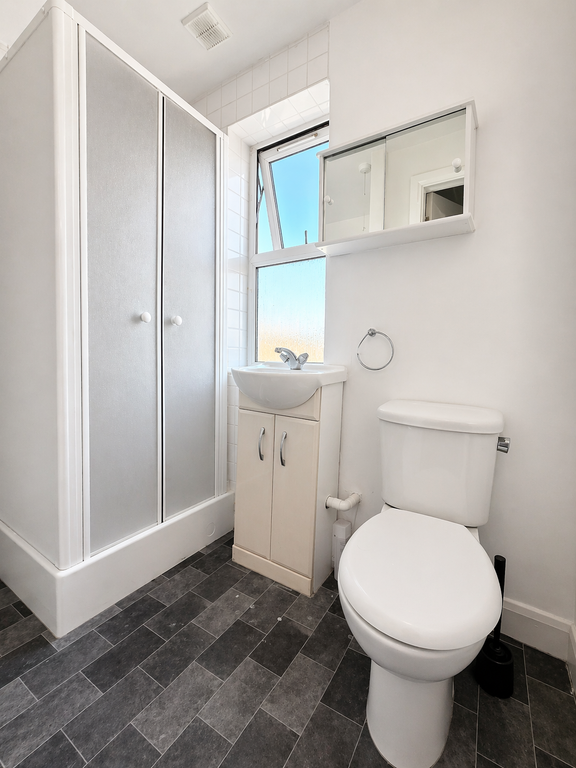 Property photo 3 of 3 320 Hagden Lane - Communal Bathroom