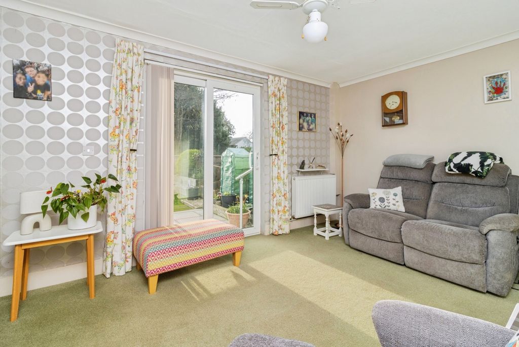 Property photo 3 of 22 Living Room