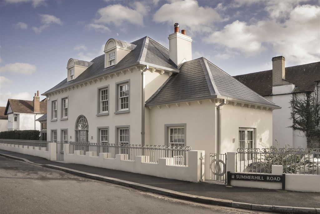 Property photo 2 of 15 Corner Plot Exterior