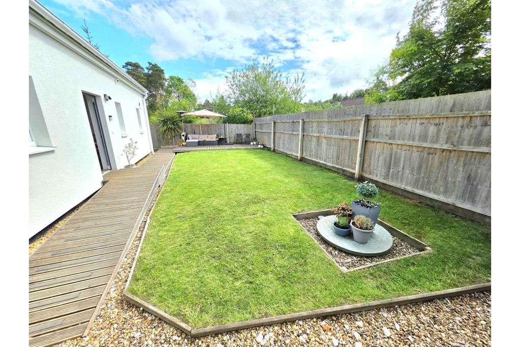 Property photo 2 of 18 Garden