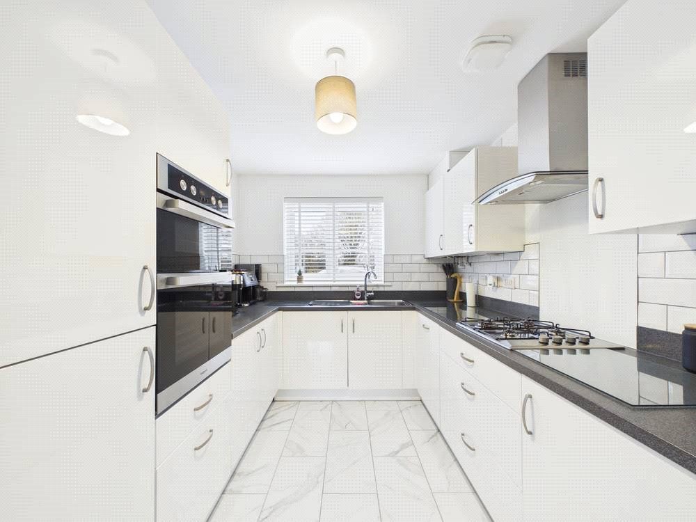 Property photo 2 of 19 Picture No. 11