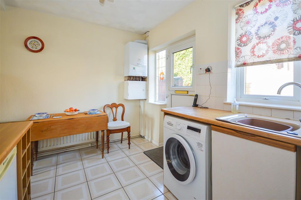 Property photo 3 of 10 Dining Kitchen