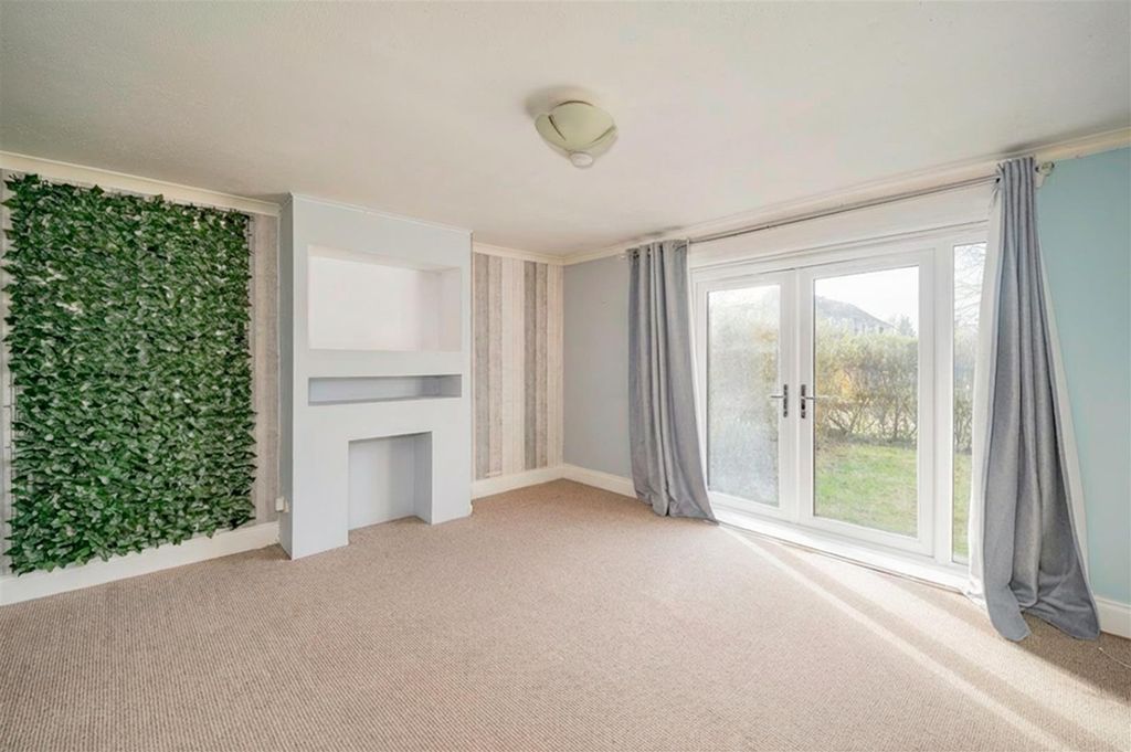 Property photo 2 of 10 12 Denhead Crescent Dundee-3.Jpg